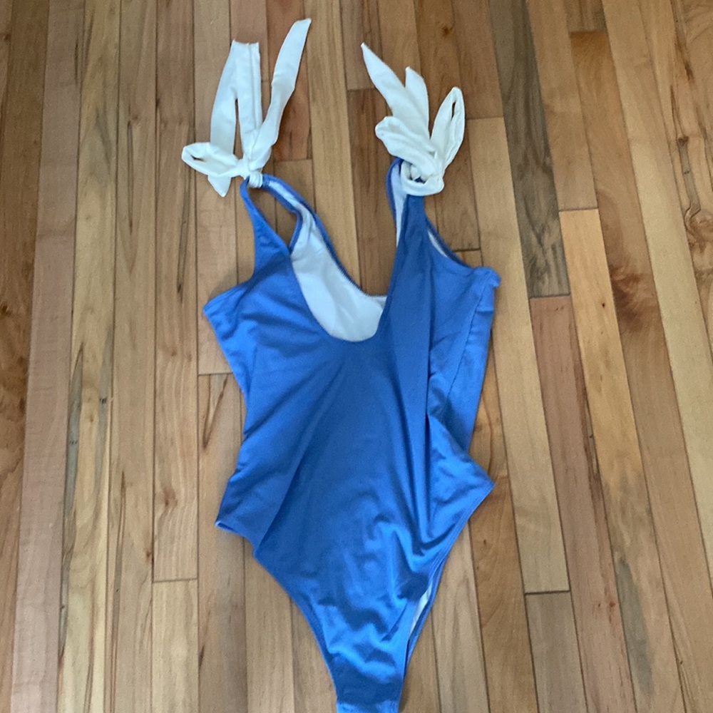 SHEIN Woman Bathing Suit - Picture 5 of 9